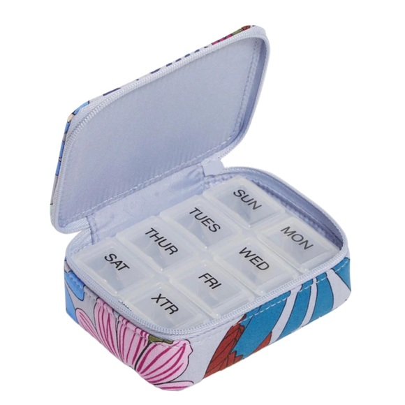 Vera Bradley Travel Pill Case NWT - Picture 1 of 7